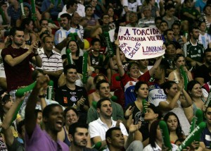 Torcida londrinense - Foto: Olga Leiria