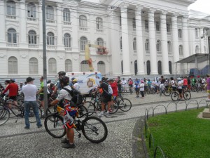 Mais de 100 pessoas compareceram ao evento.