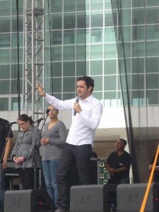 Show Abner Santos
