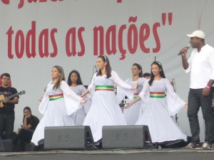 Shows divertem o público no Bote Fé Curitiba
