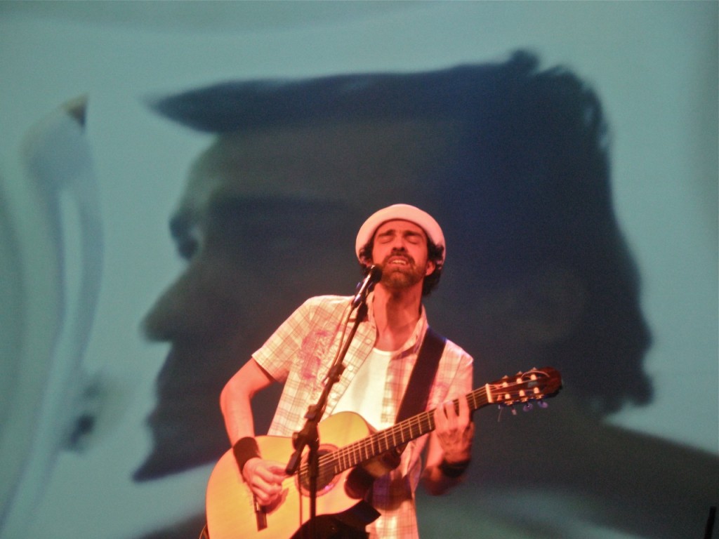 O show do cantor incluiu os mais variados sucessos de sua carreira. Foto: Fundação Cultural de Curitiba