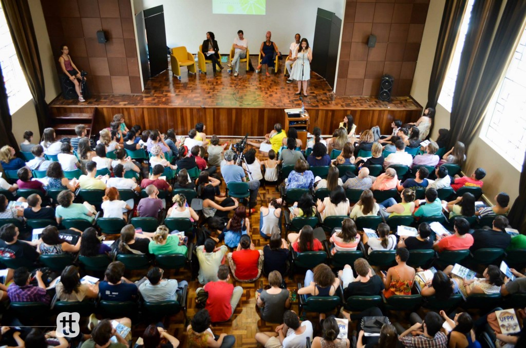 Debate com representantes de movimentos sociais lota auditório do Departamento de Comunicação Social da UFPR Foto: Prattica Ufpr