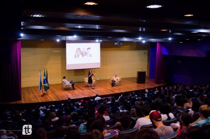 Público jovem ouviu e aplaudiu o discurso da ex-presidenciável, muito parecido com o da sua campanha (Foto: Prattica UFPR