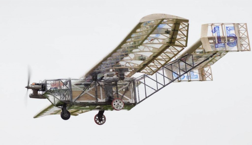 Aeronave da categoria Regular. Este ano, a somatória da projetada não podia exceder 0,775m², podendo transportar qualquer tipo de material de carga útil, exceto chumbo