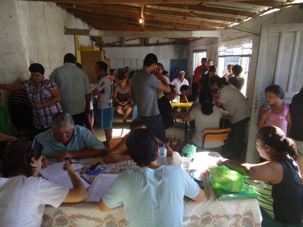 Oficina de capacitação na comunidade Nova Costeira, São José dos Pinhais (Foto: Divulgação)