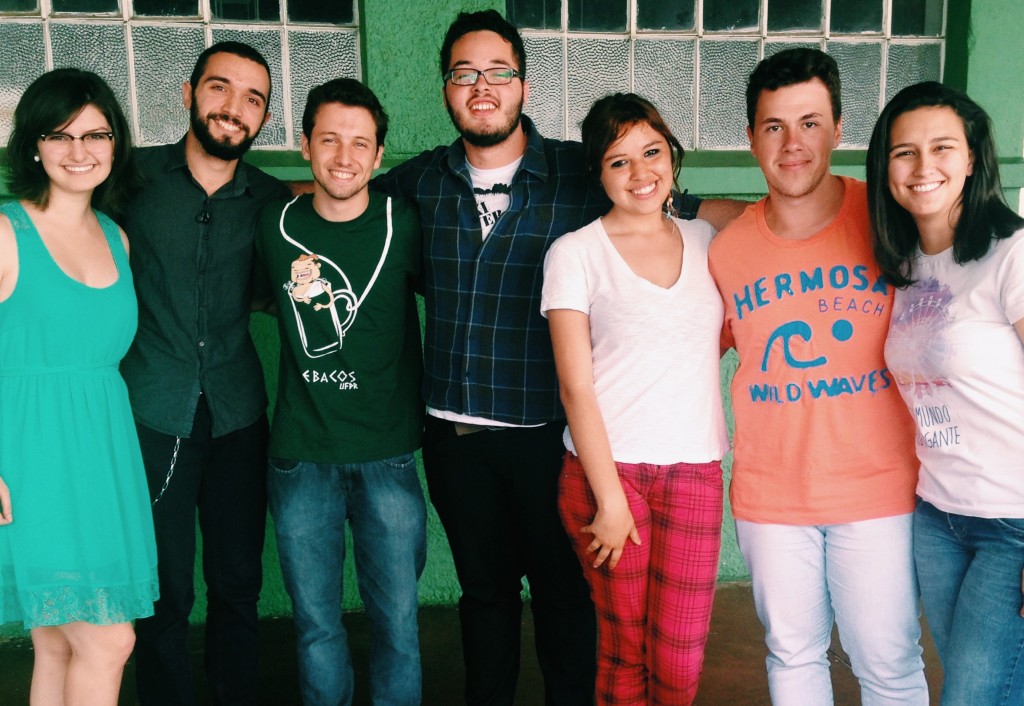 A Editoria de Cultura do Jornal Comunicação, da esquerda para a direita: Aléxia Saraiva, Bruno Vieira, Miguel Mello, Kaleb Ferreira, Victoria Tuler, Lucas Panek e Julia Kreuz