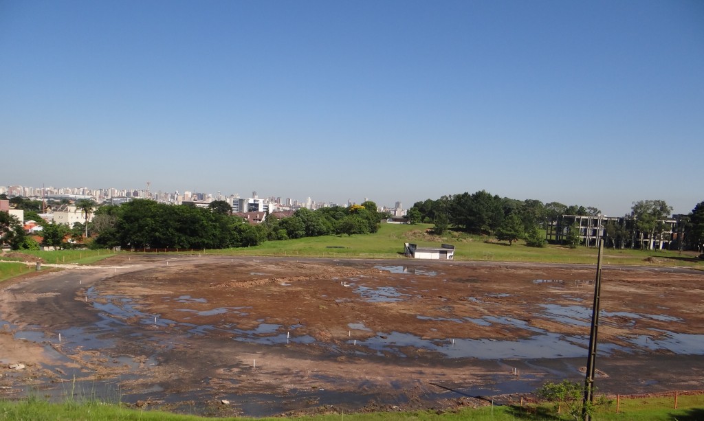 Pista de Atletismo da UFPR em reforma (Foto: Marcia Faustino)