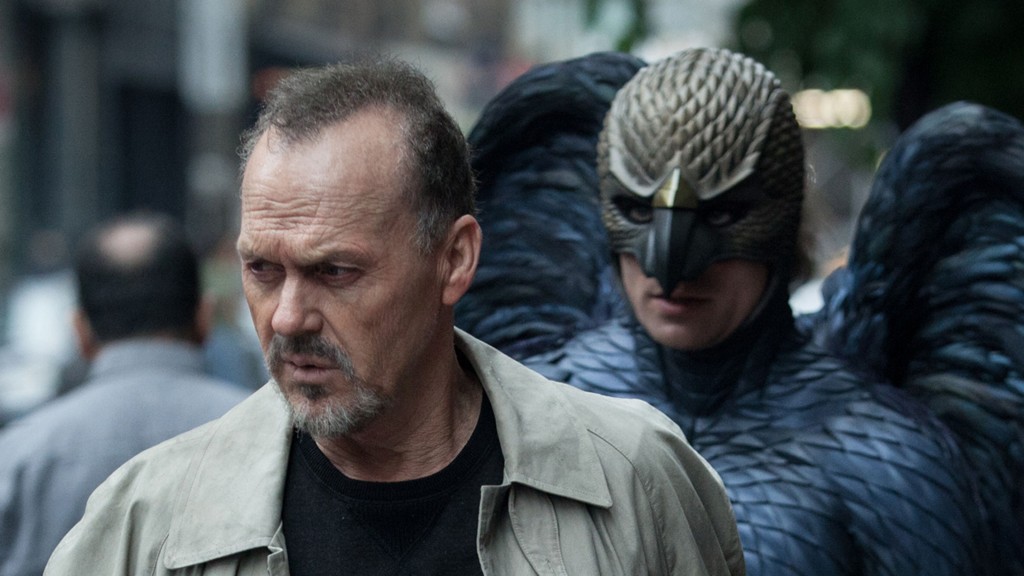Michael Keaton interpreta Riggan Thomson e luta por uma redenção à sua carreira cinematográfica (Foto: Reprodução)