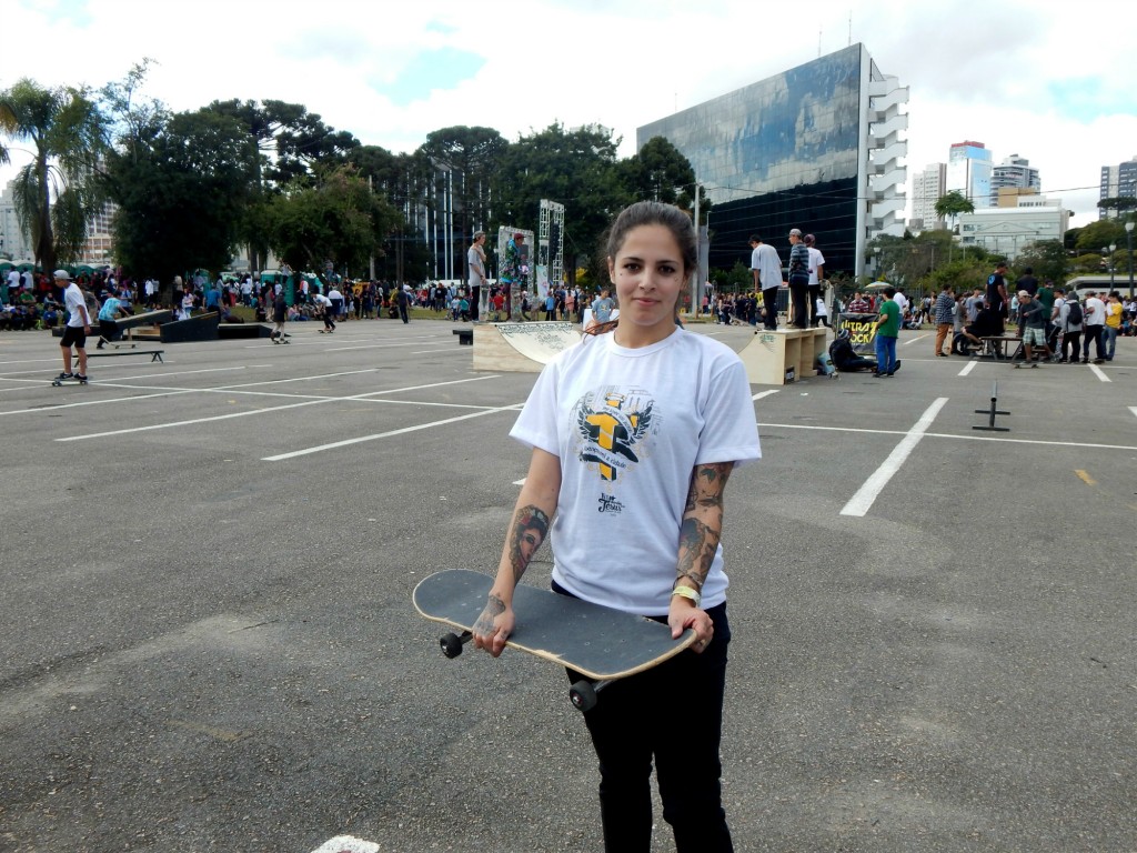 A skatista Marina Veiga é radialista na rádio gospel Sara Brasil FM (Foto: Helena Salvador)