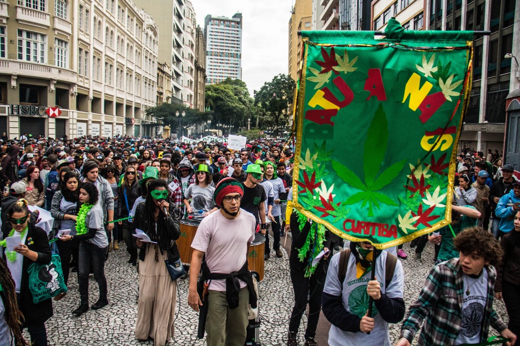 O bloco Batuccanabis animou a galera por todo o percurso. (Foto: Gabriel Dietrich).