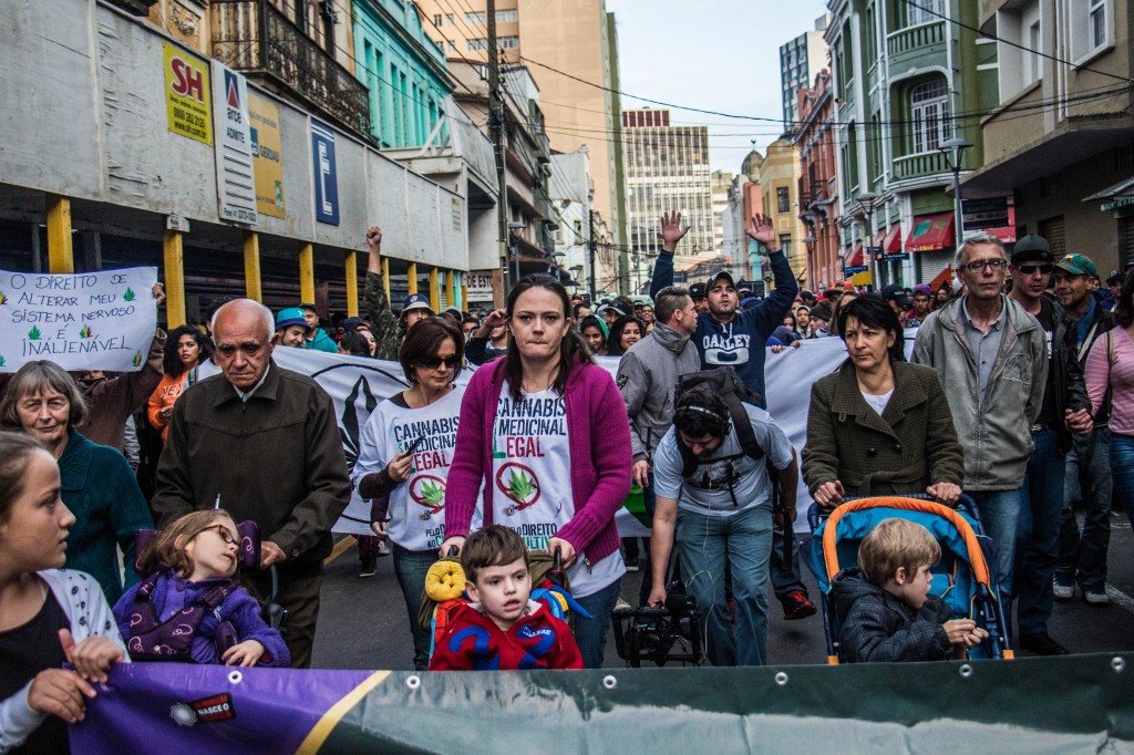 O Bloco das Mães, que puxou o bonde, pauta o uso medicinal da cannabis por crianças que sofrem com epilepsia refratária e outras doenças. (Foto: Gabriel Dietrich).