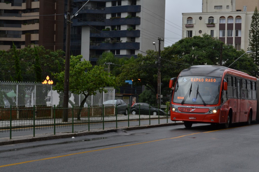 “A partir do momento em que você leva 30 minutos a menos para se deslocar no transporte coletivo, a tendência é que a população migre para essa opção de transporte em razão do seu conforto”, destaca o professor Silva Junior ( Foto: Douglas Maia)