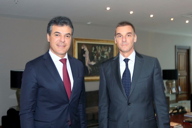 O governador do estado recebeu em seu gabinete, no Palácio Iguaçu, o presidente do HSBC no Brasil, André Brandão. (Foto: Arnaldo Alves / ANPr)