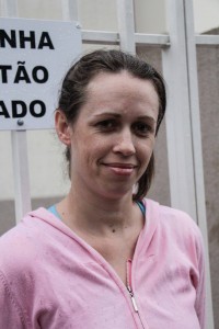 Celma dos Santos, dona de casa, conta que boa parte dos moradores do conjunto habitacional onde vive também se sente realizada por conseguir uma moradia digna. Foto: Gabriel Dietrich