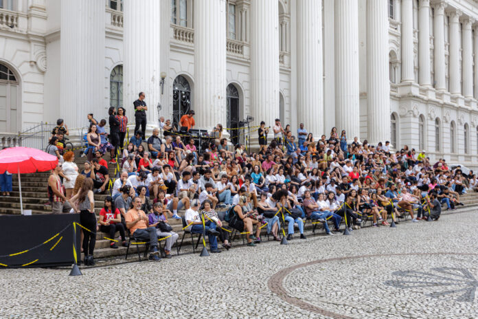 jornalcomunicacao.ufpr.br-atracoes-em-pracas-movimentam-o-fim-de-semana-no-festival-de-curitiba-52783775003-2924ba0b74-k